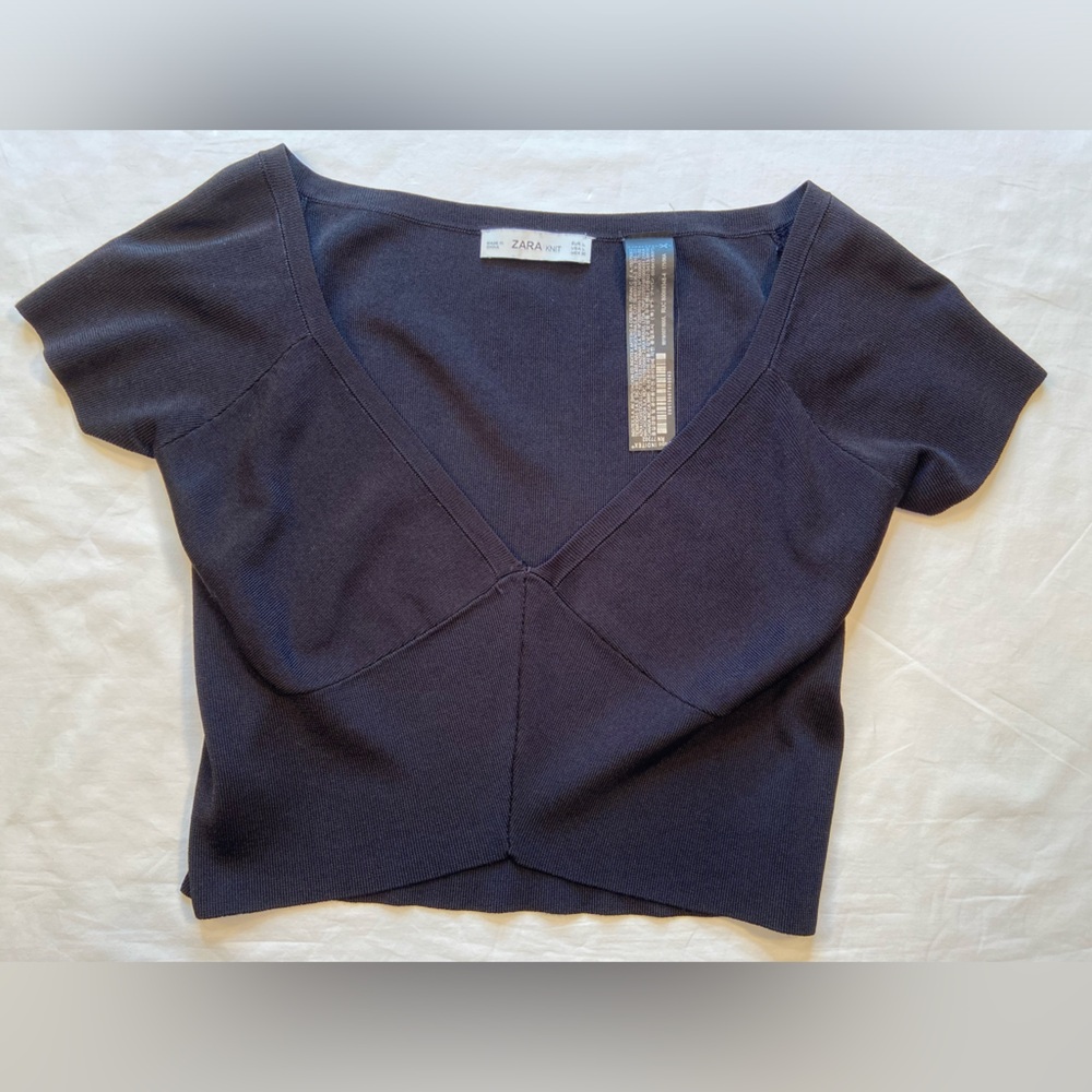 Zara Knit Black crop Top, v‎ neck, size Large
